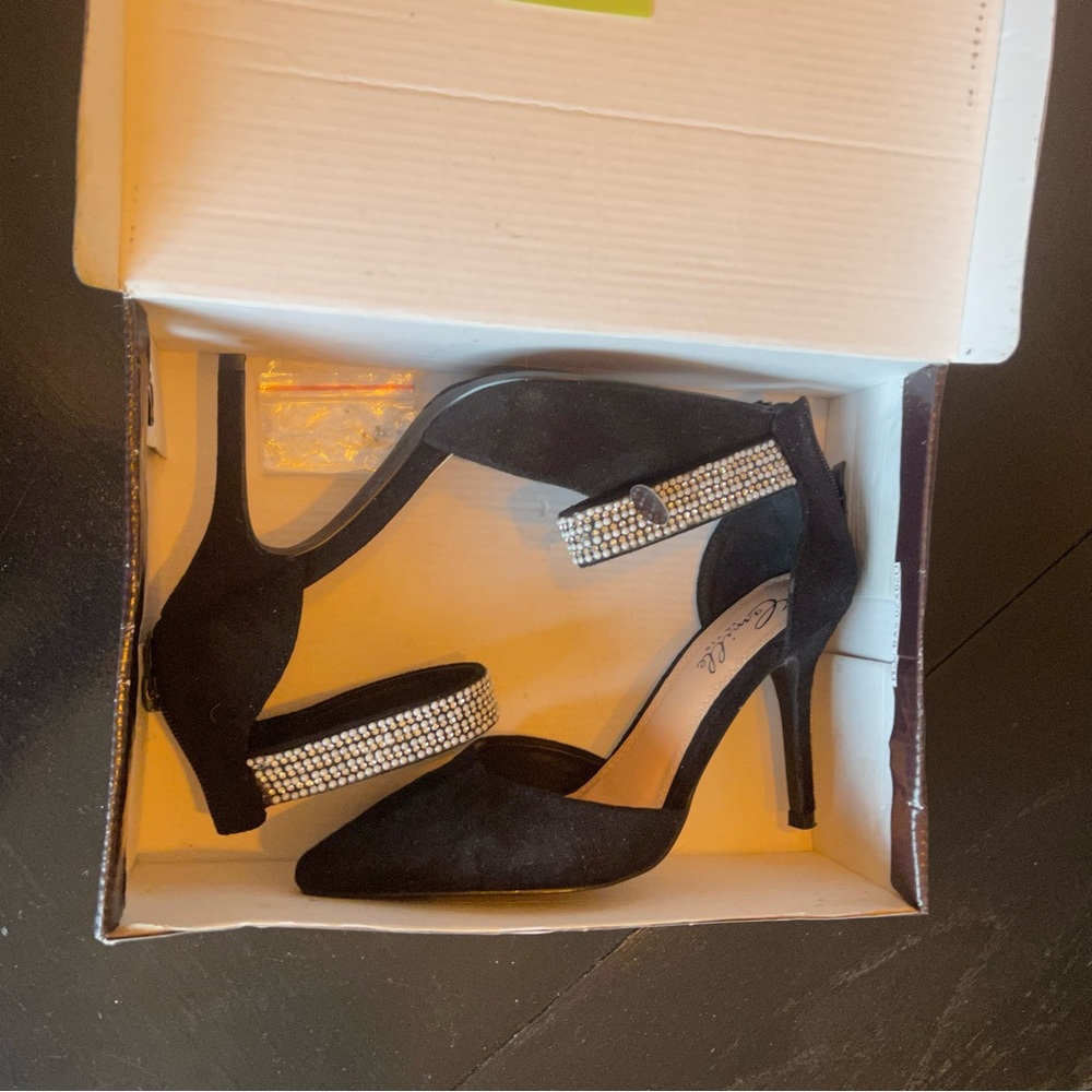 Camille La Vie Size 6 Four Inch Heel With Box Sparkly Worn Once